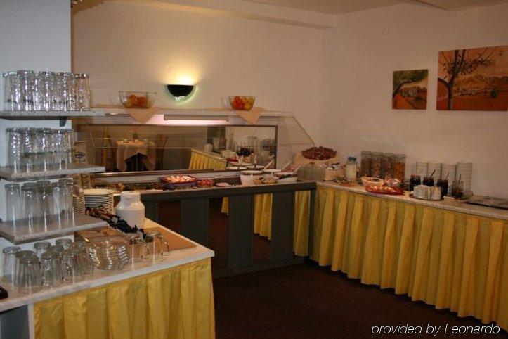 INVITE Hotel Nürnberg City Restaurante foto